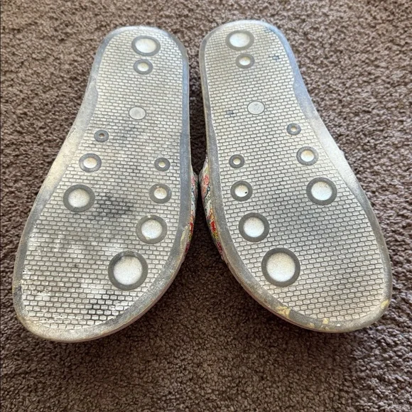 Johnny Was Pool Slides - Picture 5 of 5